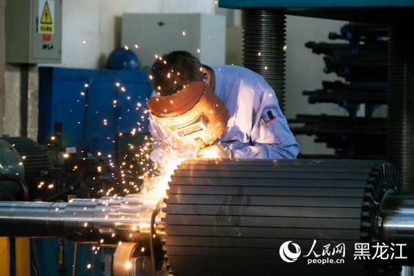 氦压机是我国第四代核电站高温气冷堆换卸料系统的核心部件。人民网 徐成龙摄